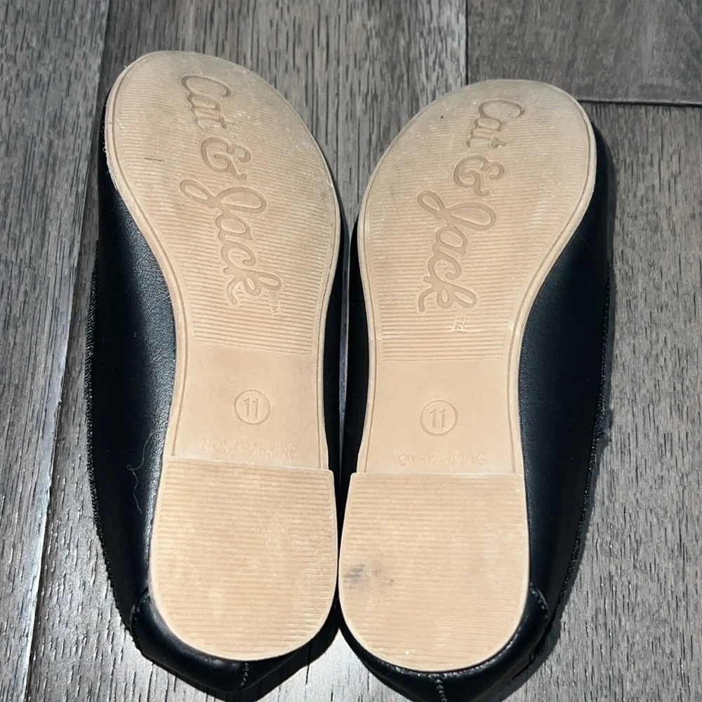 Gently used cat & Jack Mary Jane like flats with a string bow